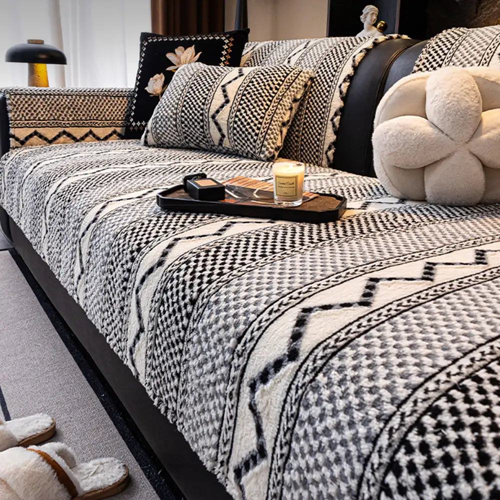 Classic Plaid Plush Couch Cover - Scratch-Resistant, Non-Slip & Ultra-Comfortable