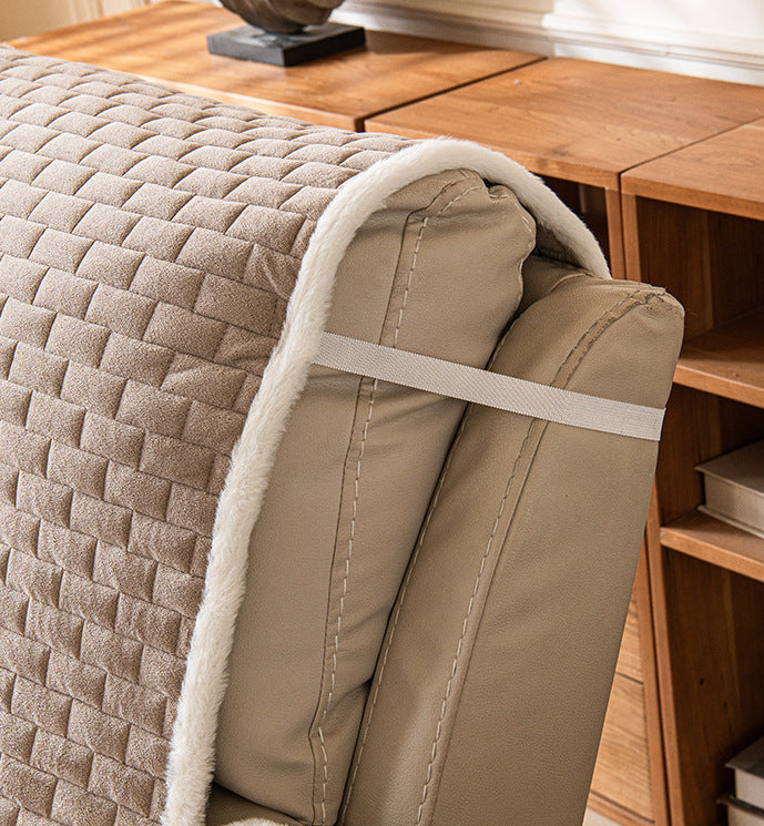 Elastic strap on the back of the recliner cover
