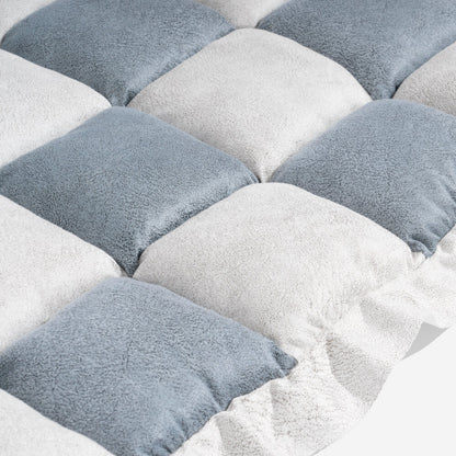 All-Season Plaid Pet Mat - Scratch-Resistant Couch Protector Cover