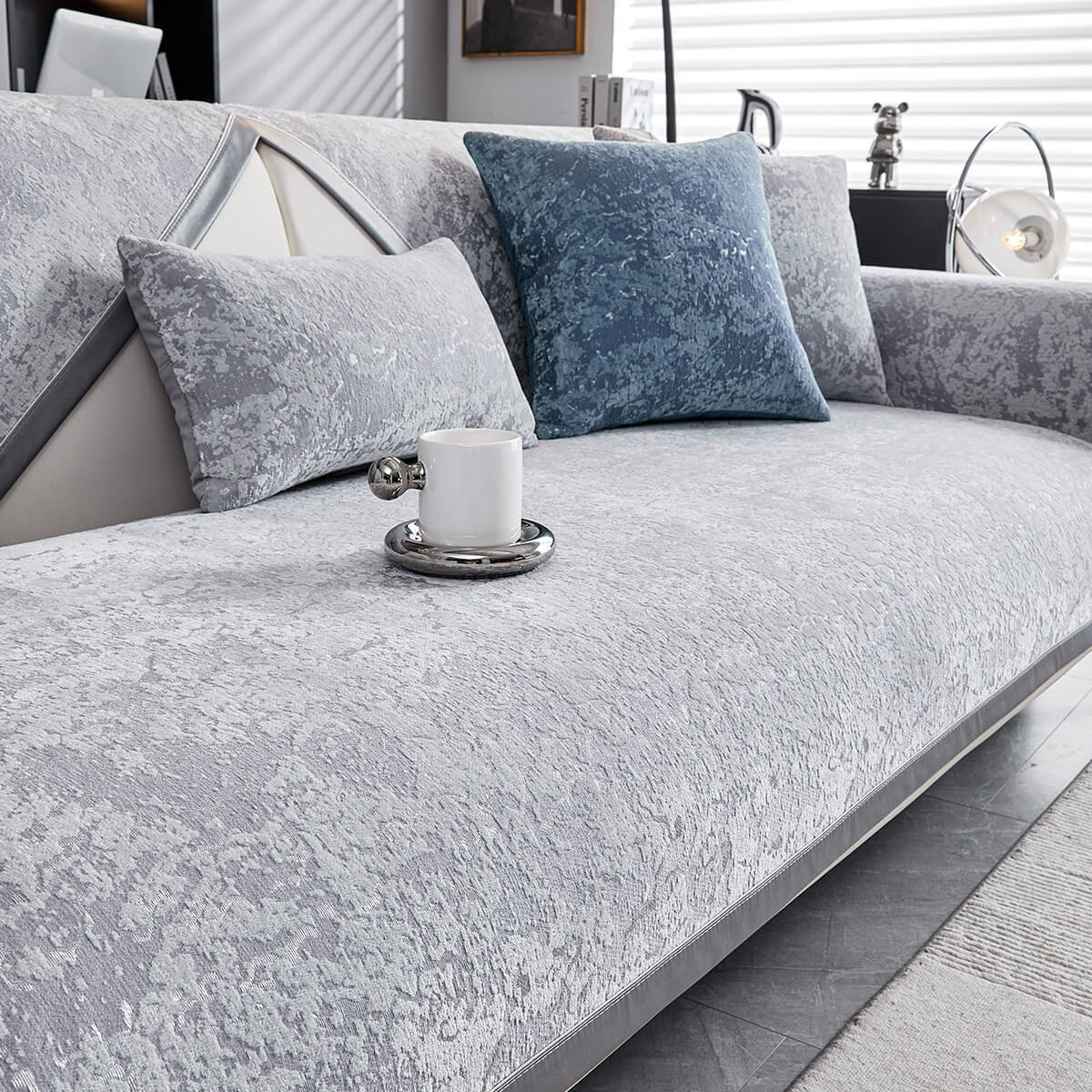 Chenille Wear-Resistant Anti-Scratch Sofa Cover with Non-Slip Couch Protector