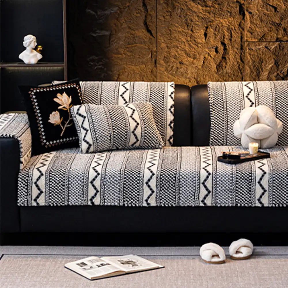 Classic Plaid Plush Couch Cover - Scratch-Resistant, Non-Slip & Ultra-Comfortable