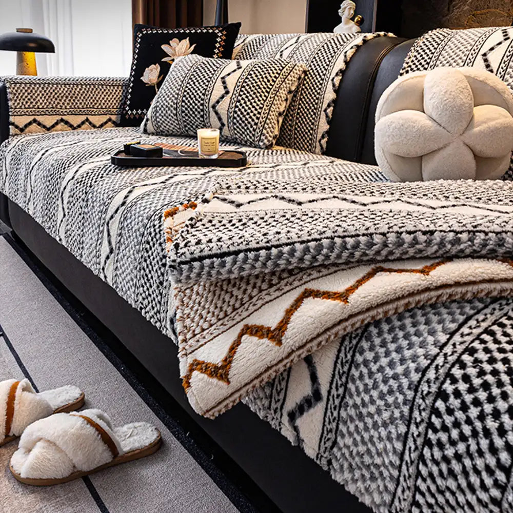 Classic Plaid Plush Couch Cover - Scratch-Resistant, Non-Slip & Ultra-Comfortable