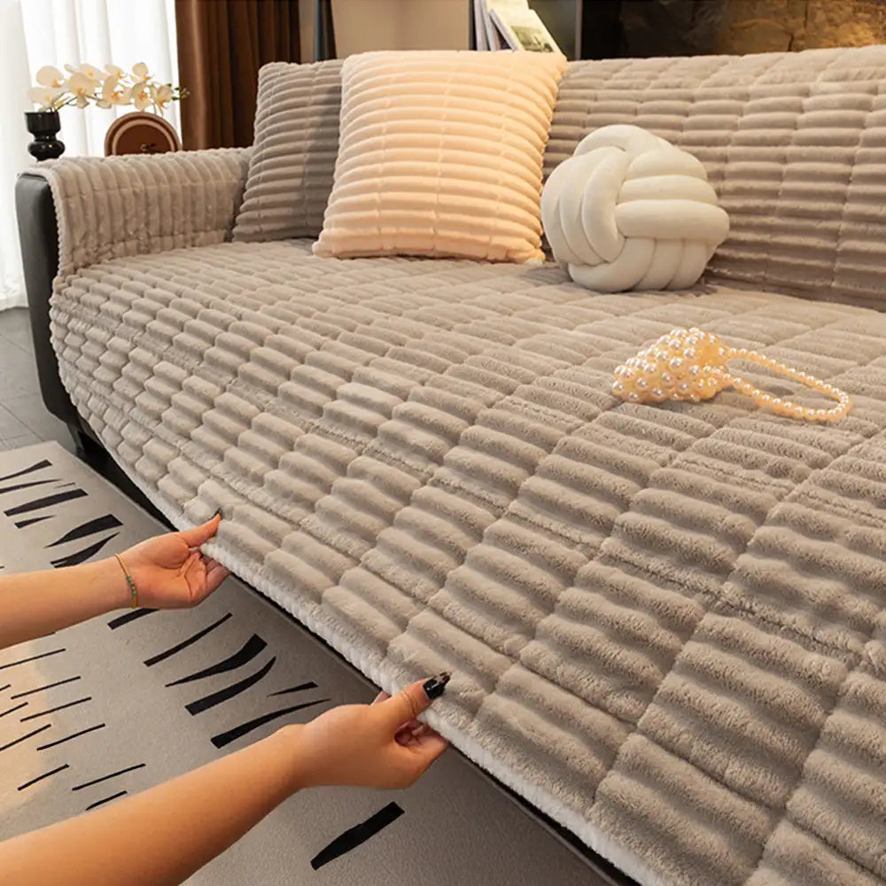 One-Piece Cozy Flannel Sofa Cover - Non-Slip Outdoor Couch Protector