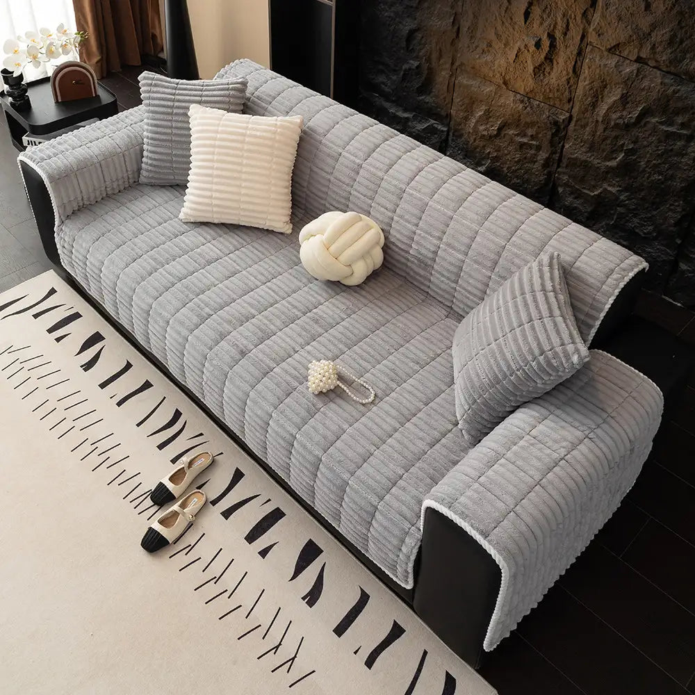 One-Piece Cozy Flannel Sofa Cover - Non-Slip Outdoor Couch Protector