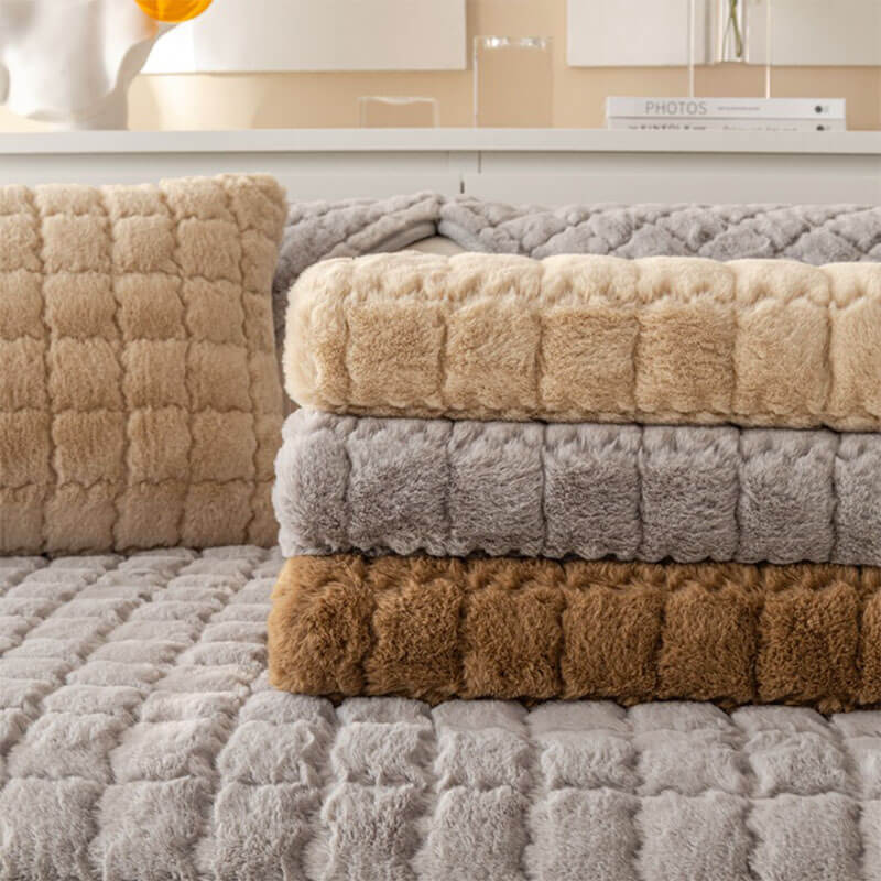 Biscuit Plush – Ultra-Soft, Non-Slip Couch Cover for Cozy Protection