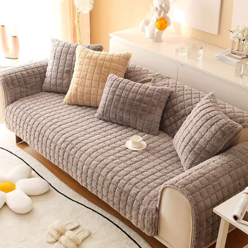 Biscuit Plush – Ultra-Soft, Non-Slip Couch Cover for Cozy Protection
