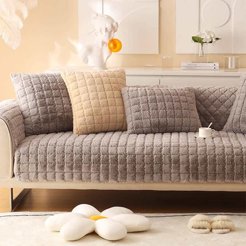 Biscuit Plush – Ultra-Soft, Non-Slip Couch Cover for Cozy Protection