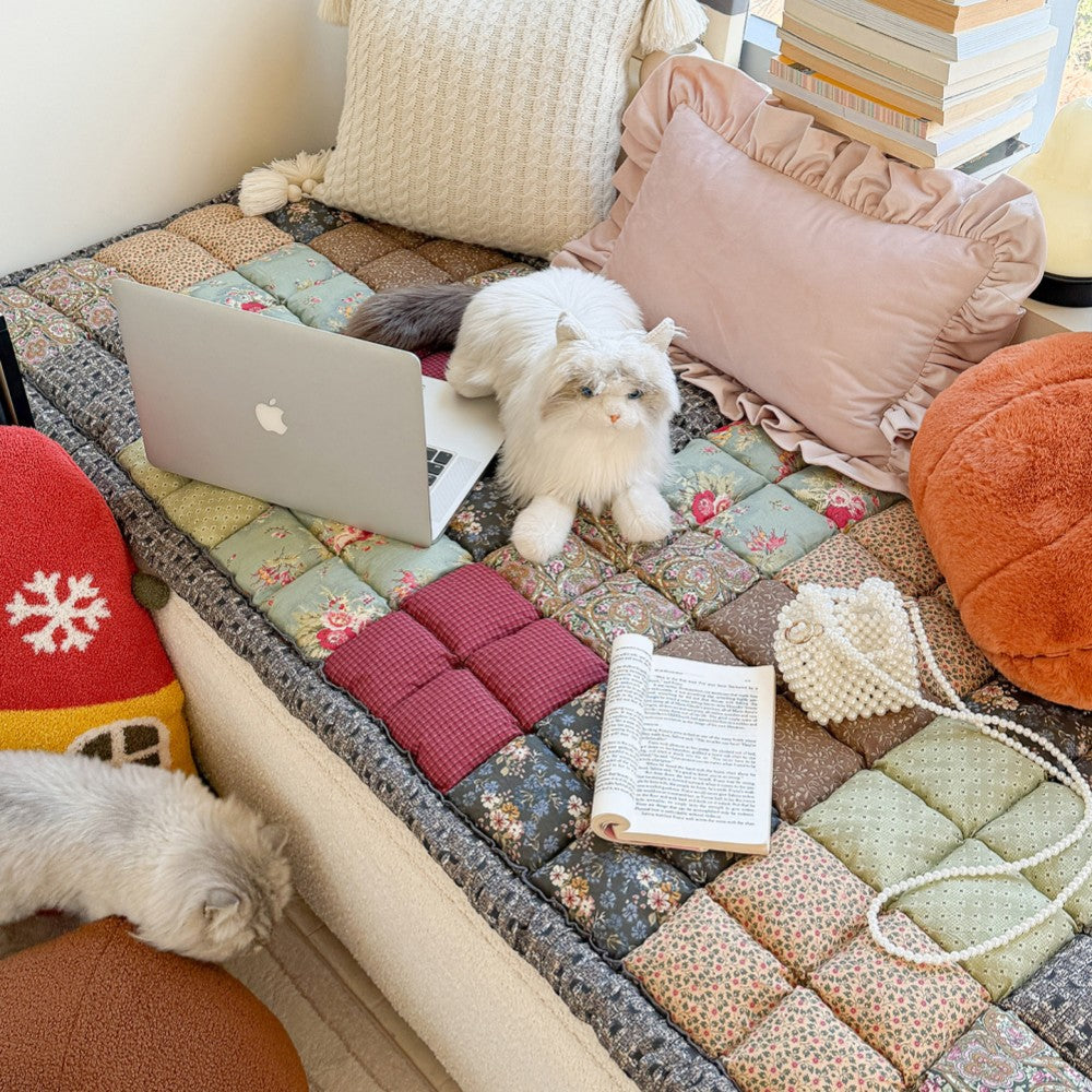 Handmade Vintage Floral Plush Pet Mat — Cushioned, Non-Slip Couch Cover