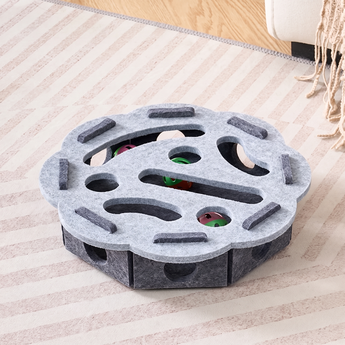 Grey flower felt puzzle box for cats